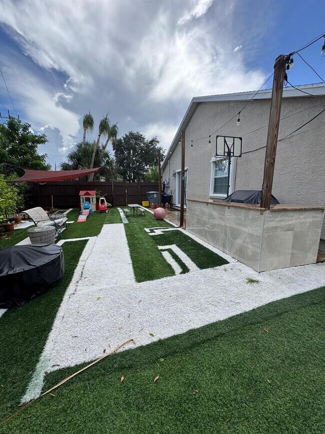 Building Photo - 11077 Sacco Dr