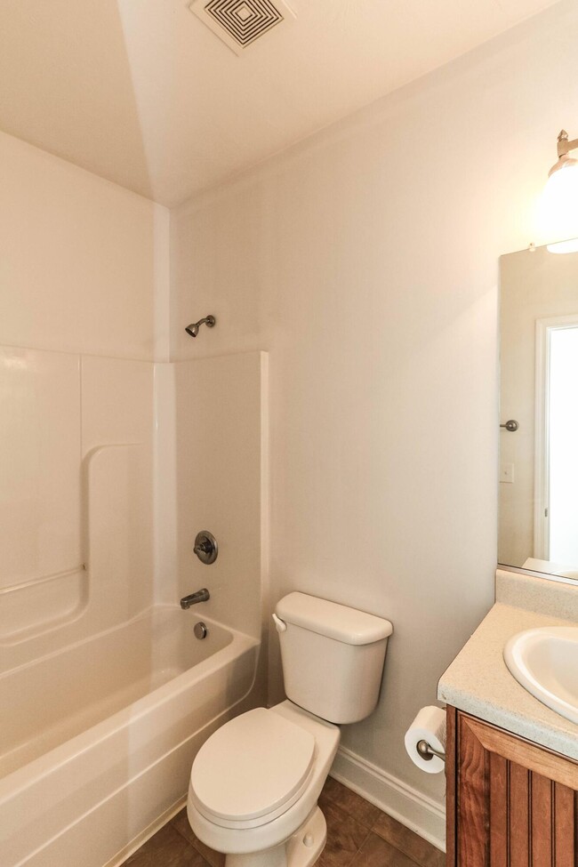 Building Photo - 334 High Meadows Pl