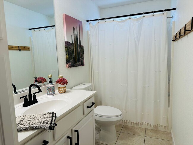 Building Photo - WINTER VACATION RENTAL Fully Furnished 3BD/2BA Bullhead City, AZ in Sunridge Estates
