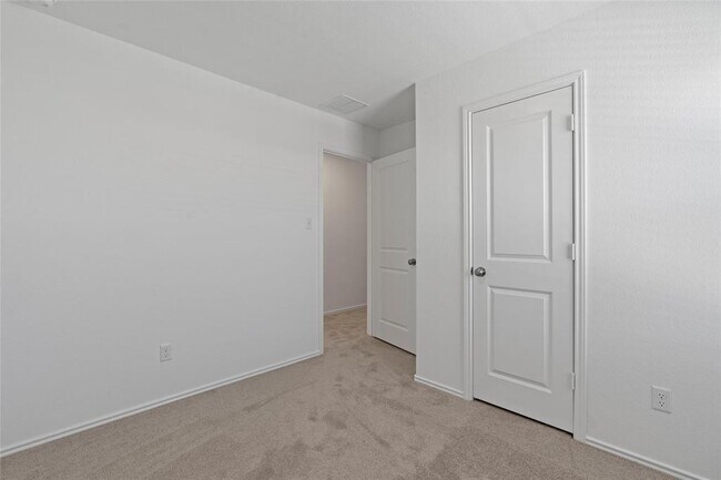 Building Photo - 444 Marty Allen Lp