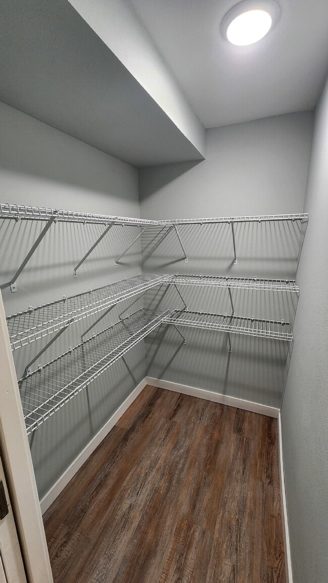 Building Photo - 3 Bedroom, 2 Bathroom House - Available May 1st with early move-in possible!