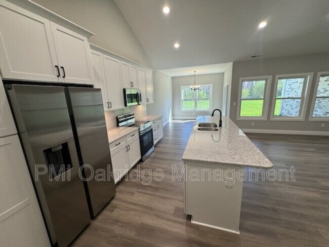 Building Photo - 963 Winter Ridge Dr