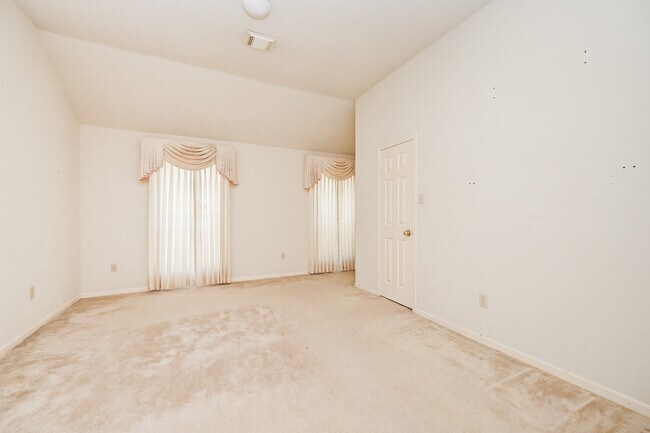 Building Photo - 9731 New Kent Dr