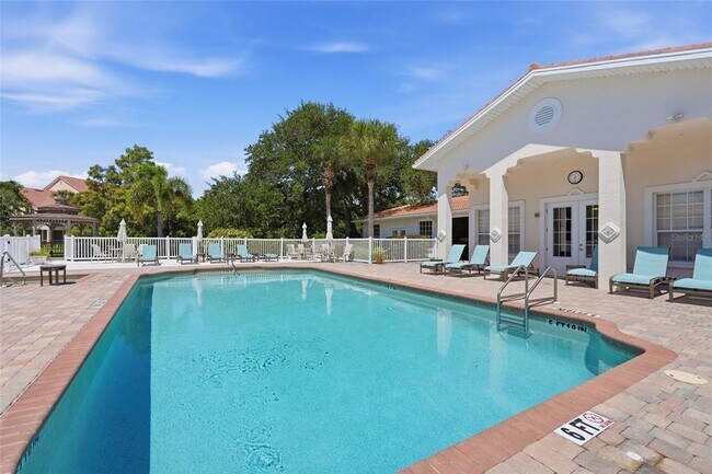 Building Photo - 4244 Central Sarasota Pkwy