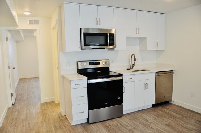 Building Photo - Granite Legacy