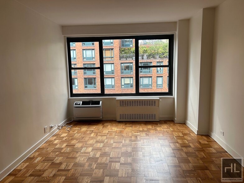 Building Photo - Fourth Avenue