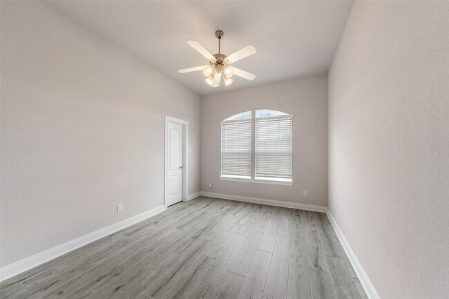 Building Photo - 1524 N Blue Bonnet Ln