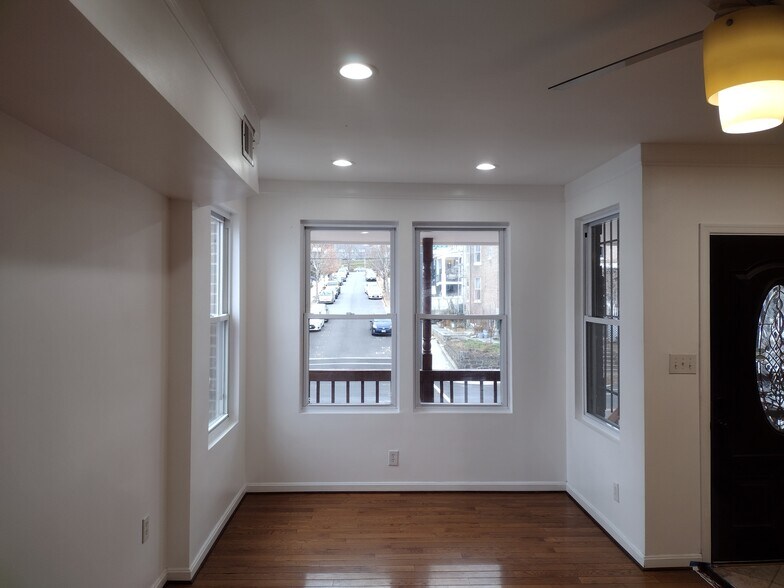 Building Photo - 1933 4th St NE