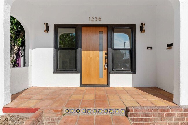 Building Photo - 1236 Cloverdale Ave