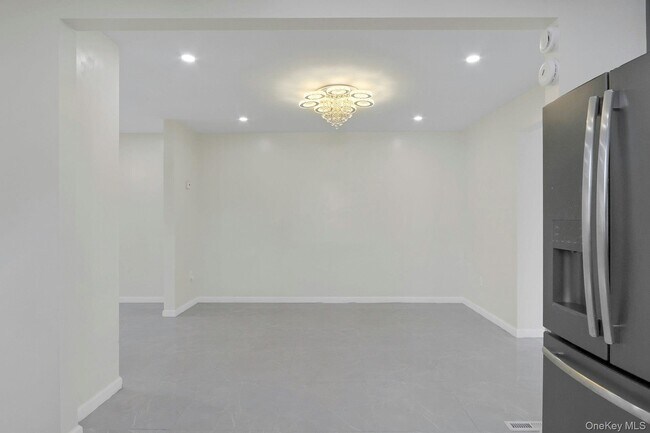 Building Photo - 22 Firth St