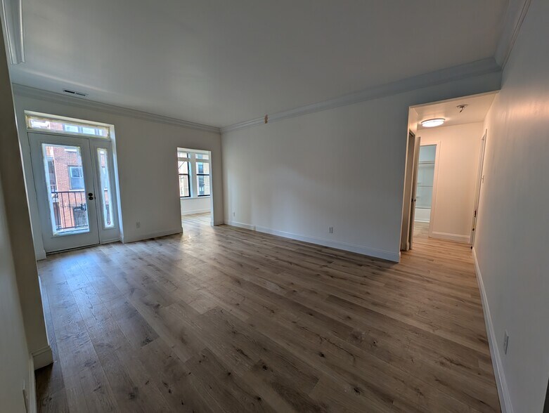 Building Photo - 533 Clara Ave