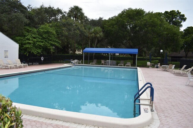Building Photo - 4459 Carambola Cir S