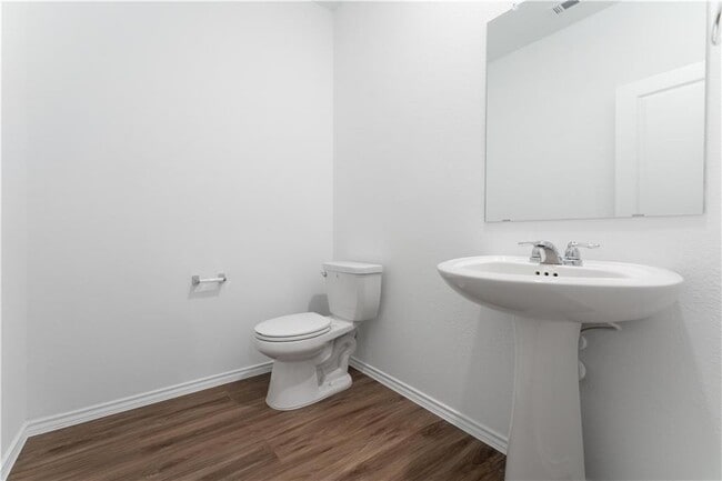 Building Photo - 924 Bluewood Bend