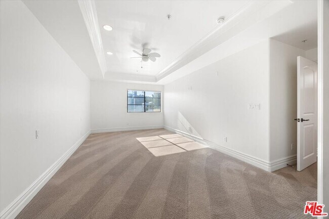 Building Photo - 12026 Hoffman St