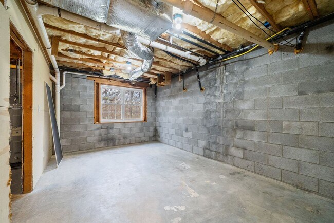 Building Photo - Spacious 3 bedroom 2 1/2 bath home for rent!