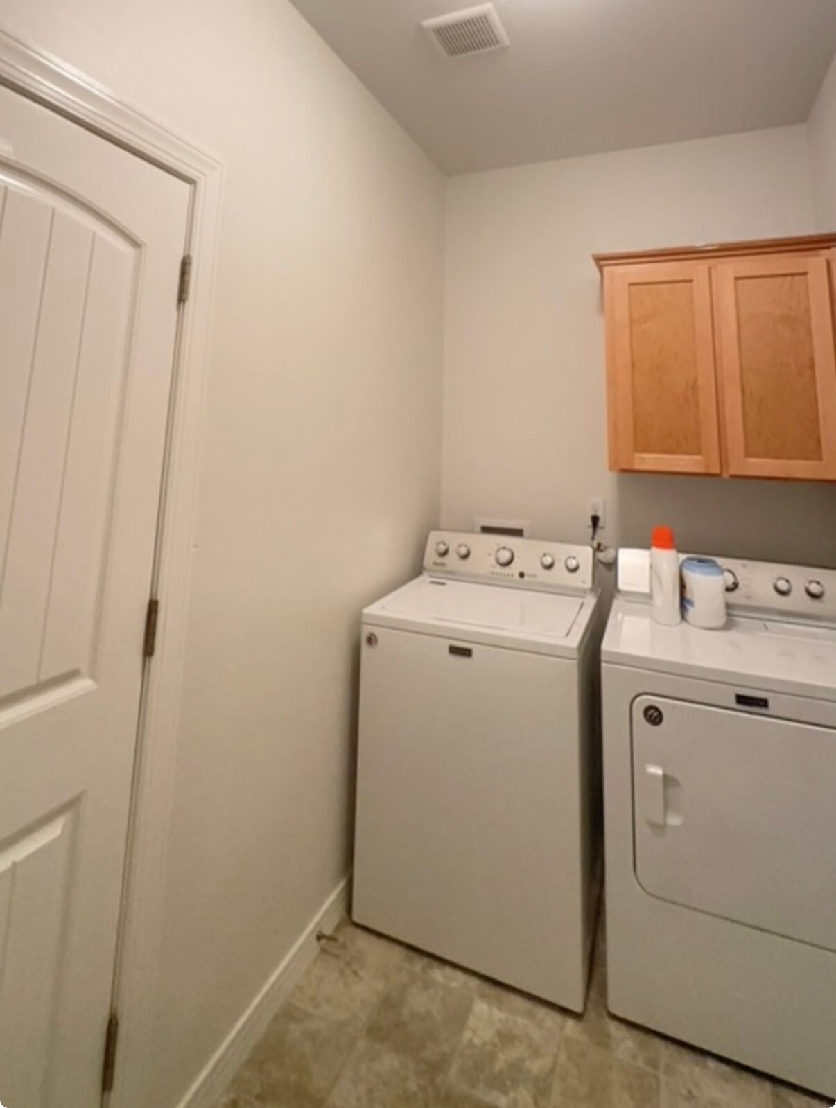 Building Photo - 758 Meadowlawn Pl
