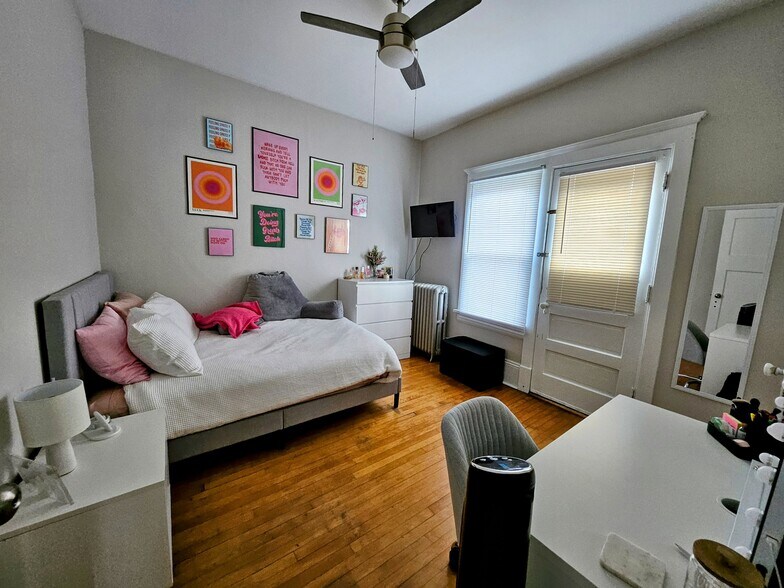 Building Photo - 2942 N Frederick Ave