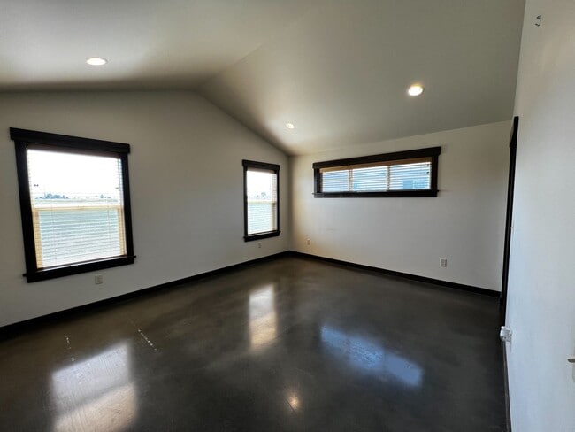 Building Photo - Gorgeous Single Family Home for Rent in Ma...