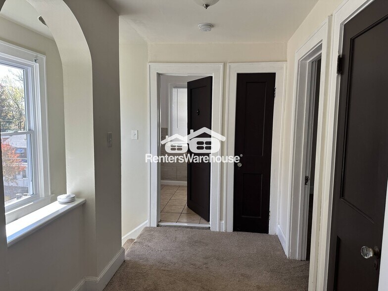 Building Photo - 3703 Parkside Dr