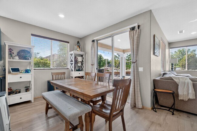 Building Photo - Amazing 5-Bedroom, 2.5-Bath Two Story Home in Stoneridge, PV