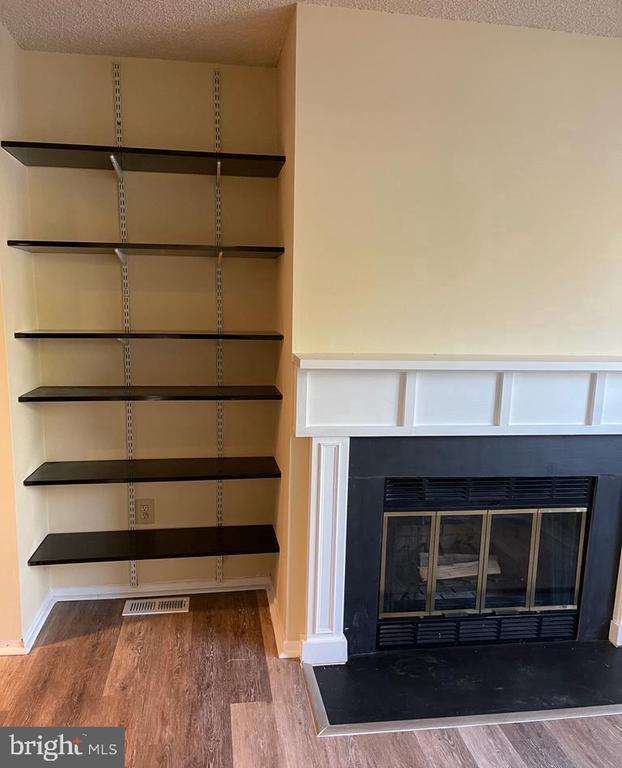 Building Photo - 105 Thoreau Dr