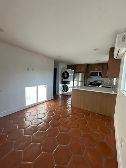 Living room with kitchen island. - 8409 Adoree St