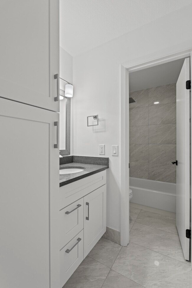 Building Photo - 3783 Carambola Cir N