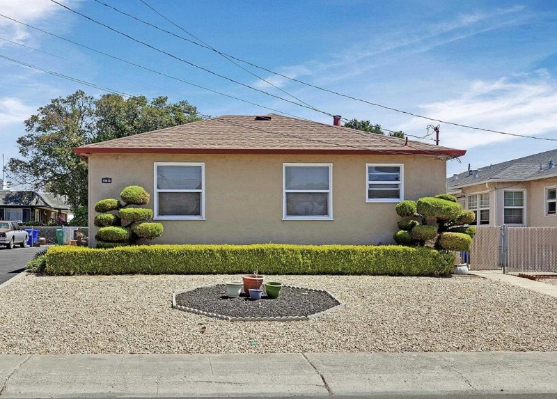 Primary Photo - 14616-14616 Pansy St
