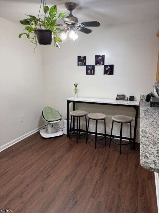 Building Photo - 751 Summer Ave