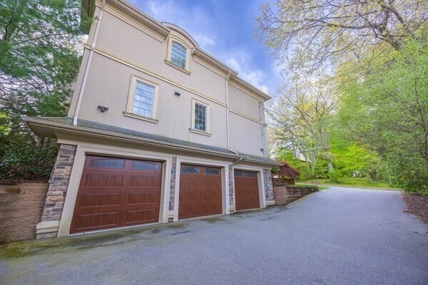 Building Photo - 40 Druid Hill Rd
