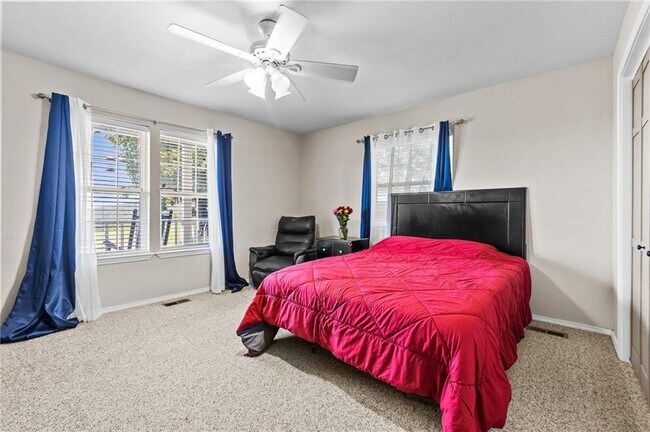 Building Photo - 10940 Devils Den Rd