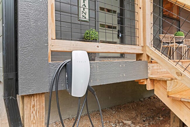 Building Photo - 1903 Ash Pass