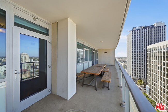 Building Photo - 3785 Wilshire Blvd