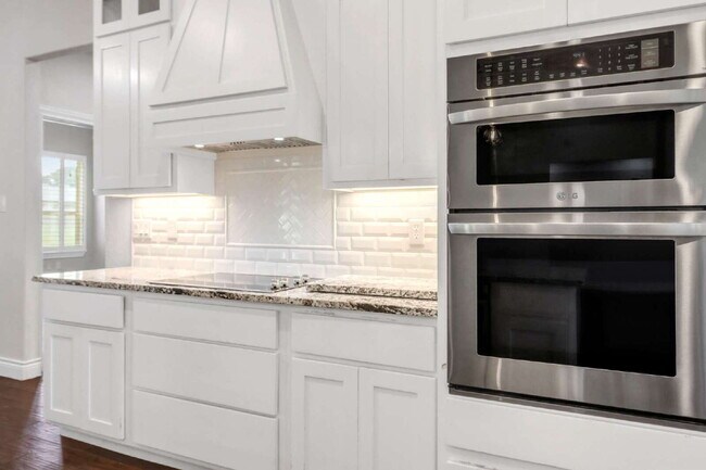 Building Photo - "Charming 4-Bed Oasis with Granite Touches & Cozy Fireplace in Floresville!"
