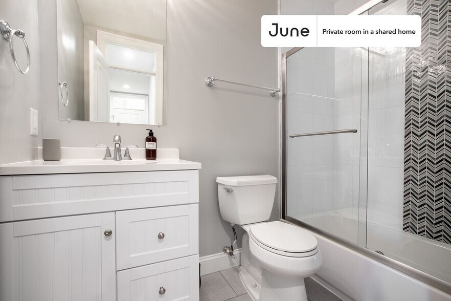 Building Photo - Room in Shared 4 bed/3.5 bath home