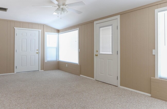 Building Photo - 10943 W Tropicana Cir