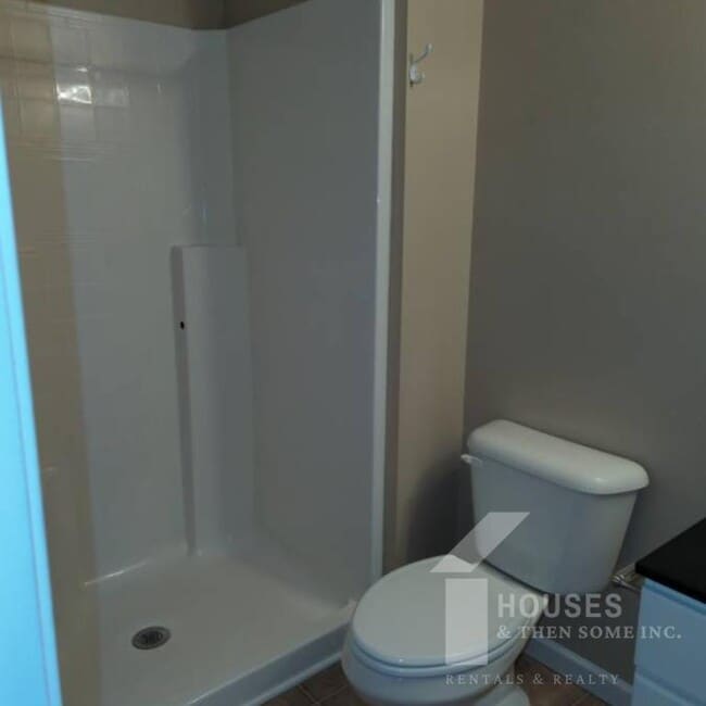 Building Photo - 515 Fairview Rd