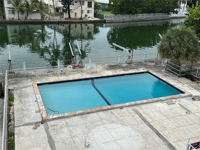 Building Photo - 110 S Shore Dr