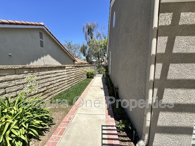 Building Photo - 1740 Amarelle St