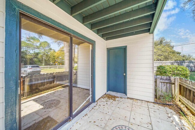 Building Photo - 2299 Scenic Hwy