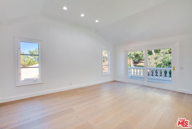 Building Photo - 10221 Briarwood Dr