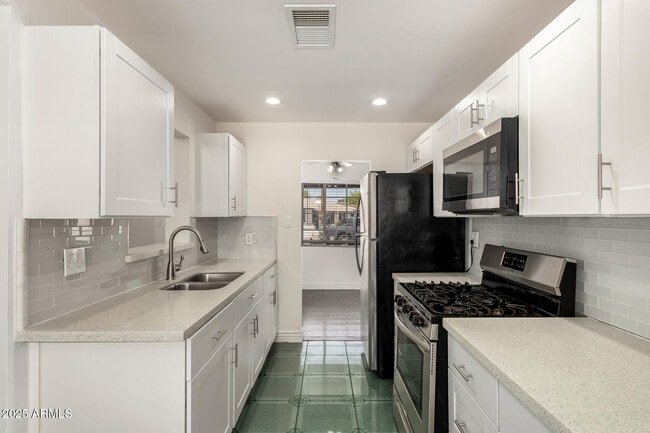 Building Photo - 5635 N 35th Dr