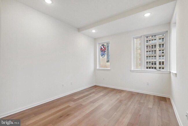 Building Photo - 245 N 12th St