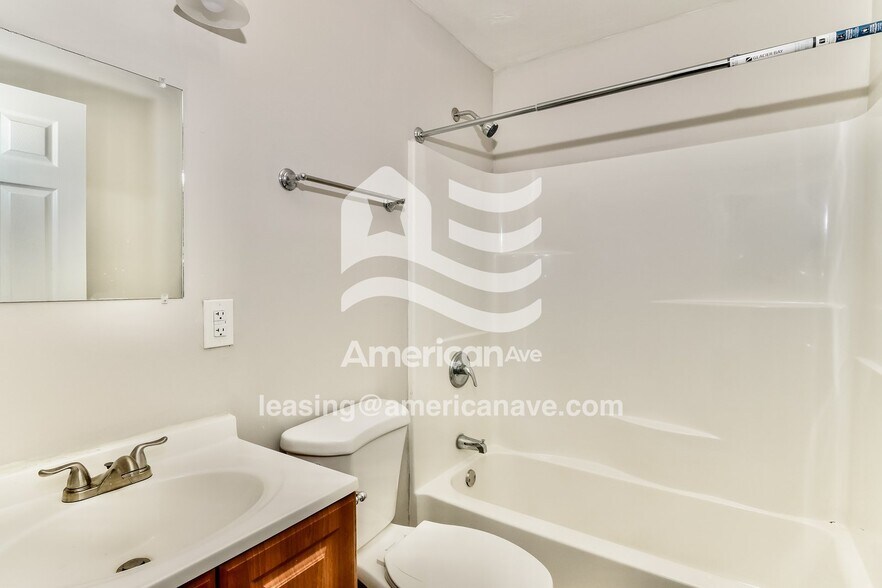 Building Photo - 2706 Algonquin Pkwy