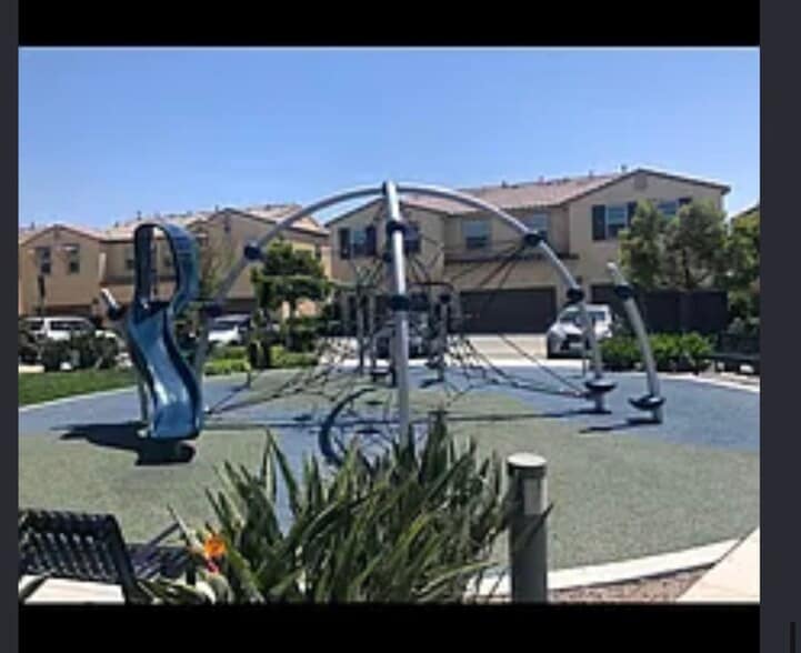 Building Photo - 1584 Santa Carolina