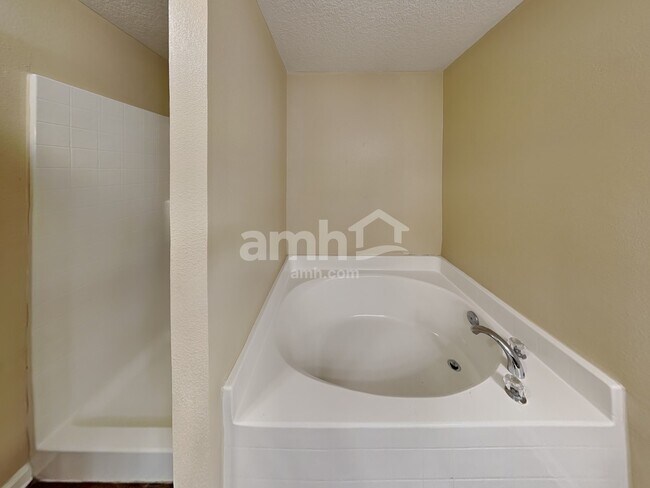 Building Photo - 6381 Louis Clark Ct