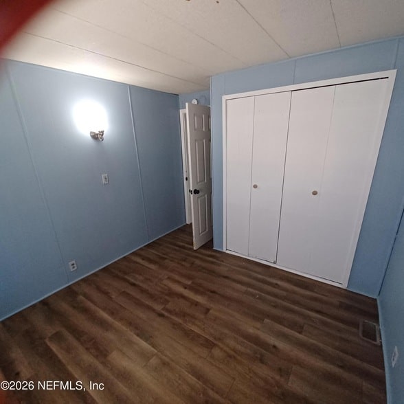 Building Photo - 463 Logan Ave