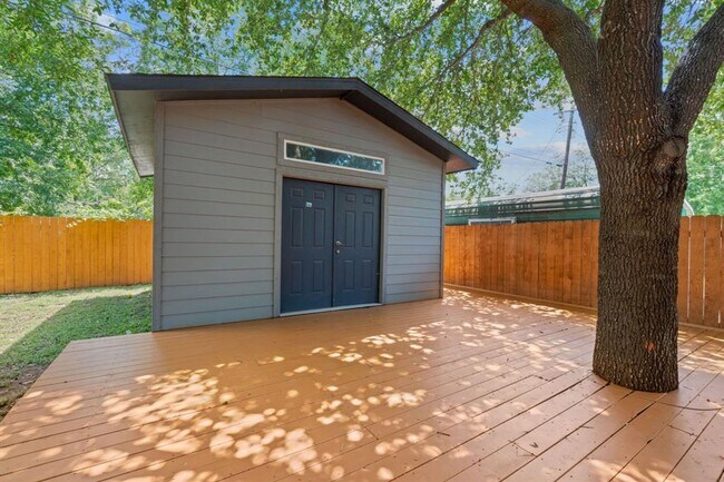 Building Photo - 6001 Jain Ln