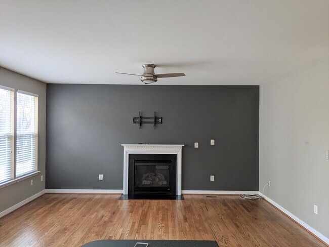 Building Photo - Single Family Home in Established Urbana H...