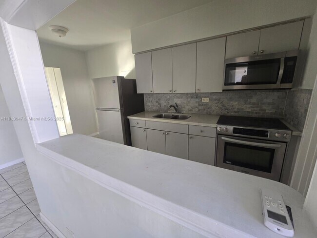 Building Photo - 71 NW 76th St